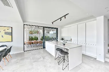 Spacious Seaside Villa with Pool in Kaštel Štafilić