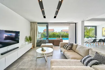 Spacious Seaside Villa with Pool in Kaštel Štafilić