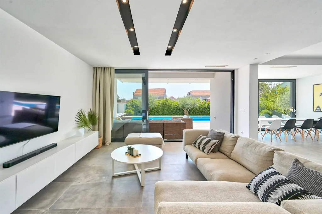 Spacious Seaside Villa with Pool in Kaštel Štafilić