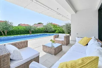 Spacious Seaside Villa with Pool in Kaštel Štafilić