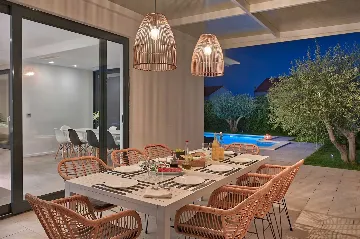 Spacious Seaside Villa with Pool in Kaštel Štafilić