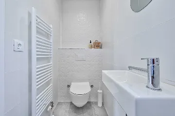 Spacious Seaside Villa with Pool in Kaštel Štafilić