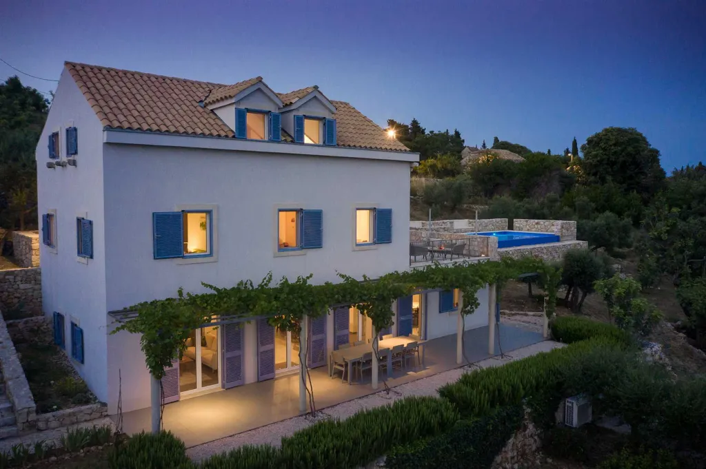 Spacious Island Villa with Pool in Šipan