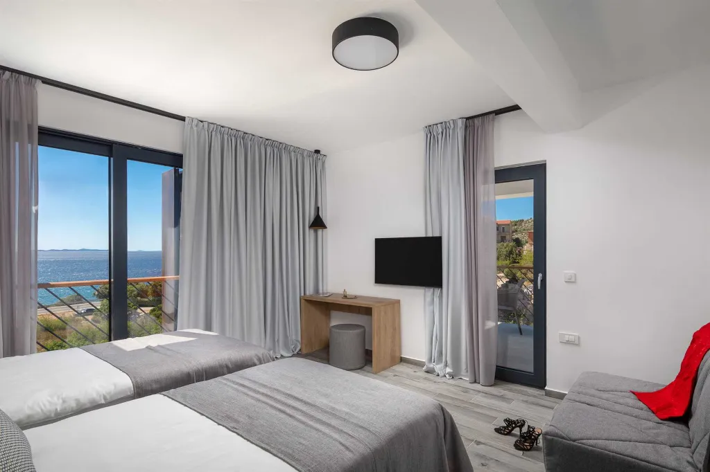 Contemporary Seaside Villa With Private Pool Primošten
