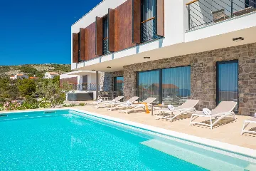Modern Seaside Villa with Pool in Primošten