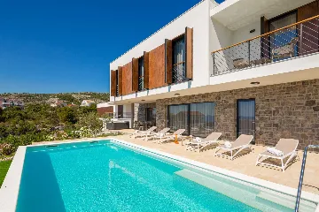 Modern Seaside Villa with Pool in Primošten