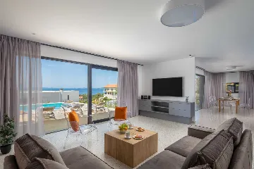 Modern Seaside Villa with Pool in Primošten