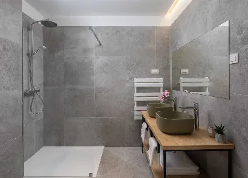 Modern Seaside Villa with Pool in Primošten