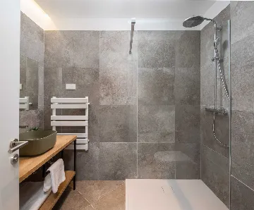 Modern Seaside Villa with Pool in Primošten