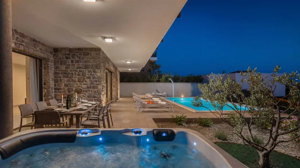 Modern Seaside Villa with Pool in Primošten