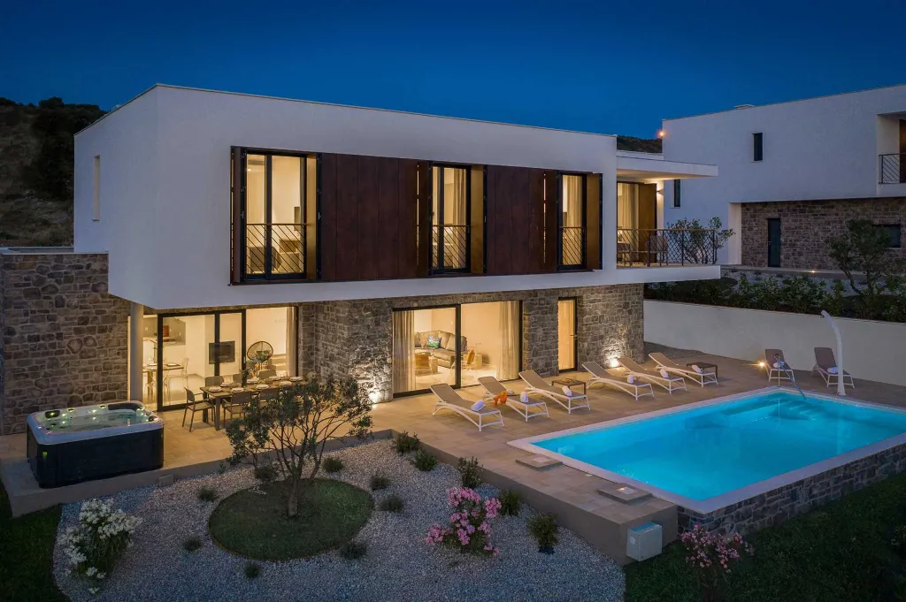 Modern Seaside Villa with Pool in Primošten