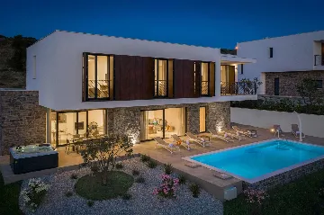 Modern Seaside Villa with Pool in Primošten