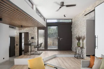 Seaside Retreat Villa with Pool in Sutivan