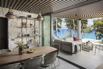 Seaside Retreat Villa with Pool in Sutivan