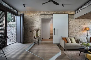 Seaside Retreat Villa with Pool in Sutivan