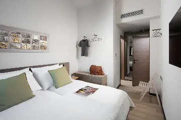 Seaside Retreat Villa with Pool in Sutivan