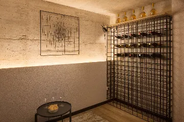 Seaside Retreat Villa with Pool in Sutivan