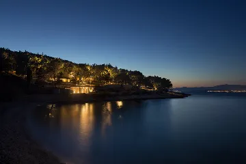 Seaside Retreat Villa with Pool in Sutivan