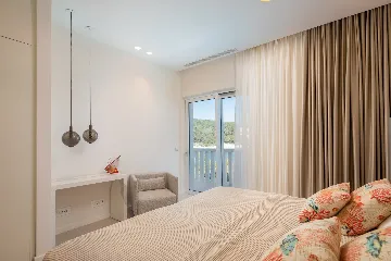 Coastal Villa with Private Pool in Selca