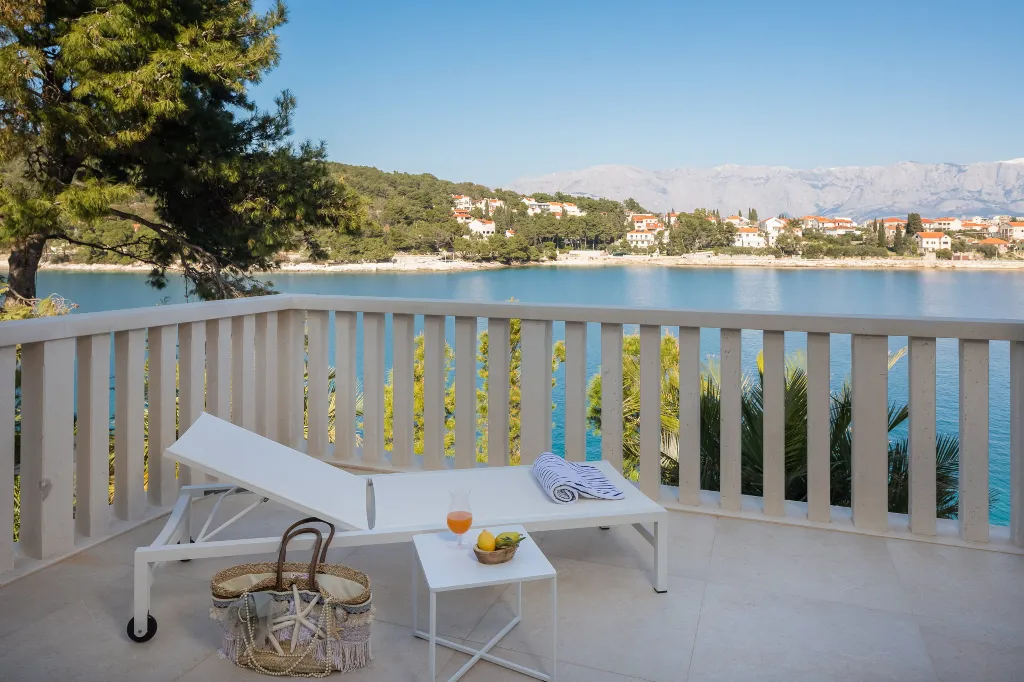 Coastal Villa with Private Pool in Selca