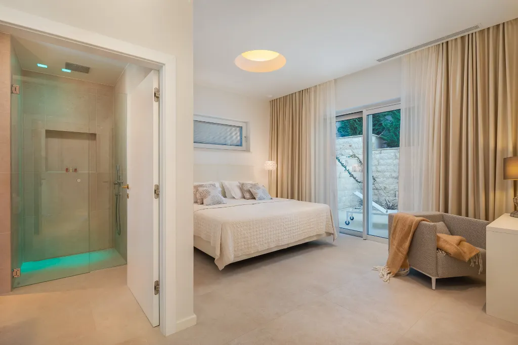 Coastal Villa with Private Pool in Selca