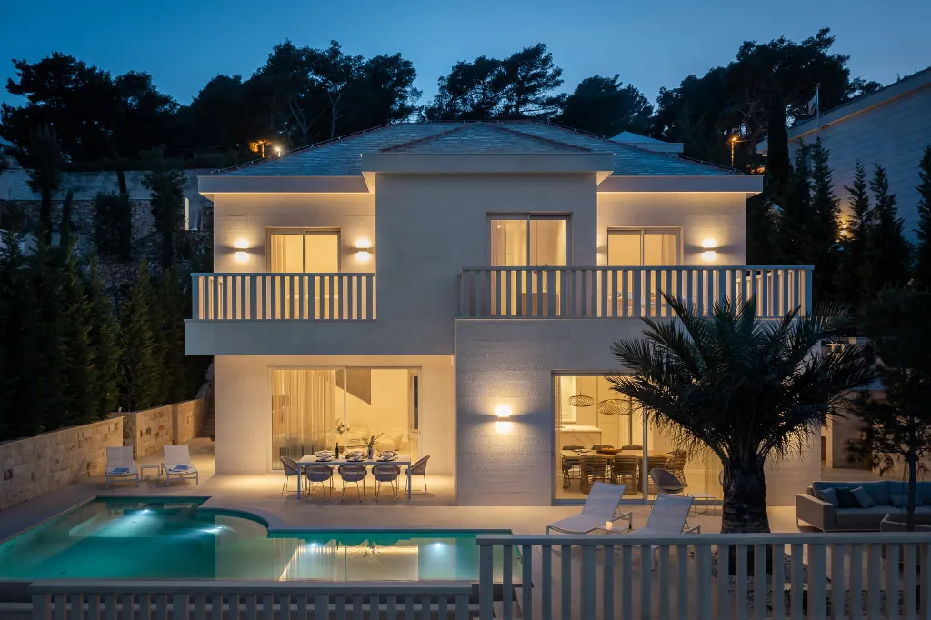 Coastal Villa with Private Pool in Selca