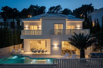 Coastal Villa with Private Pool in Selca