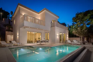 Coastal Villa with Private Pool in Selca