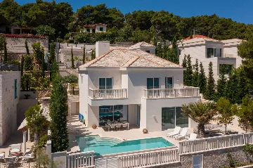 Coastal Villa with Private Pool in Selca