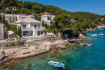 Coastal Villa with Private Pool in Selca