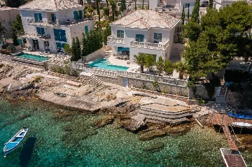 Coastal Villa with Private Pool in Selca