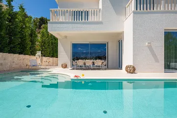 Coastal Villa with Private Pool in Selca
