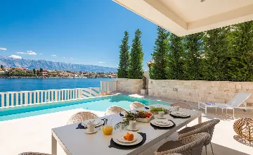 Coastal Villa with Private Pool in Selca