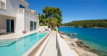 Coastal Villa with Private Pool in Selca