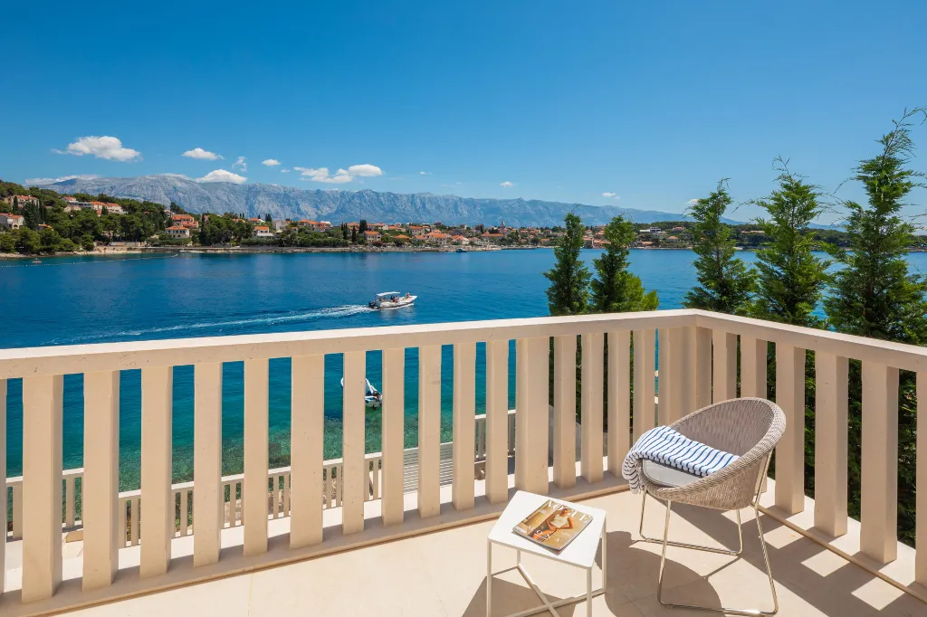 Coastal Villa with Private Pool in Selca