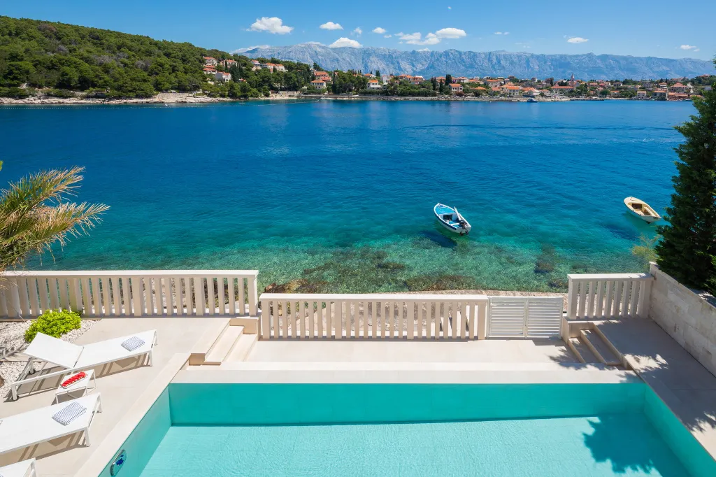 Coastal Villa with Private Pool in Selca