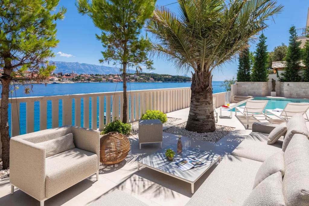 Coastal Villa with Private Pool in Selca