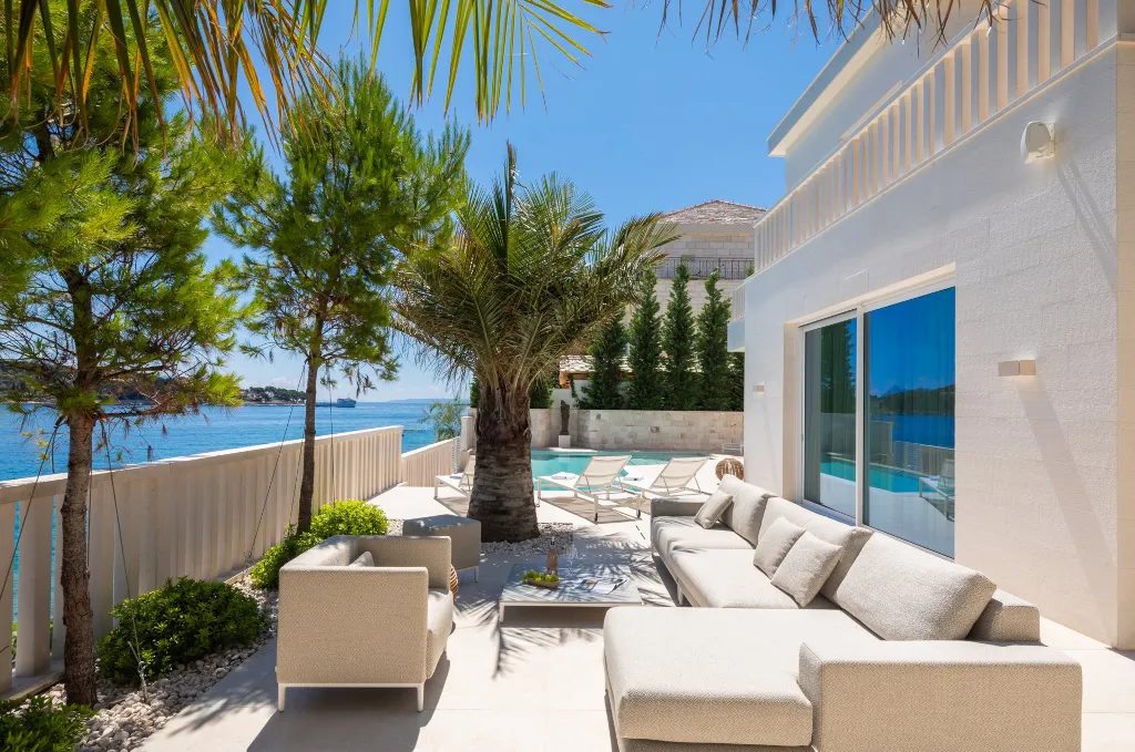 Coastal Villa with Private Pool in Selca