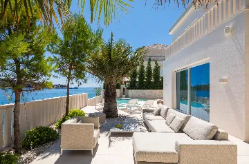 Coastal Villa with Private Pool in Selca