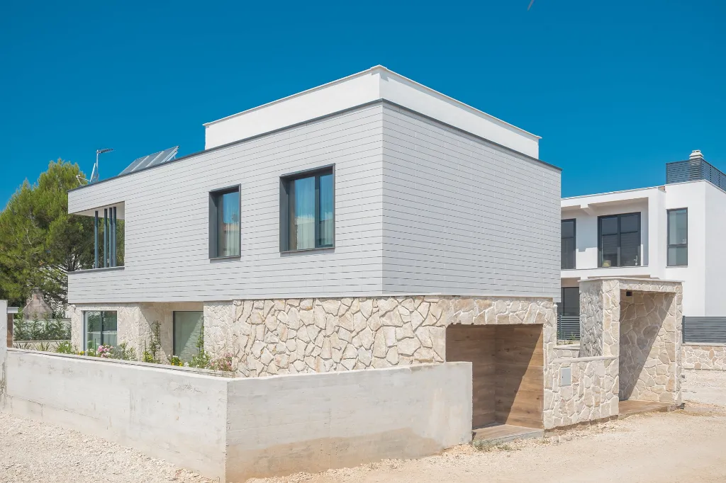 Modern 5-Bedroom Villa with Pool in Funtana