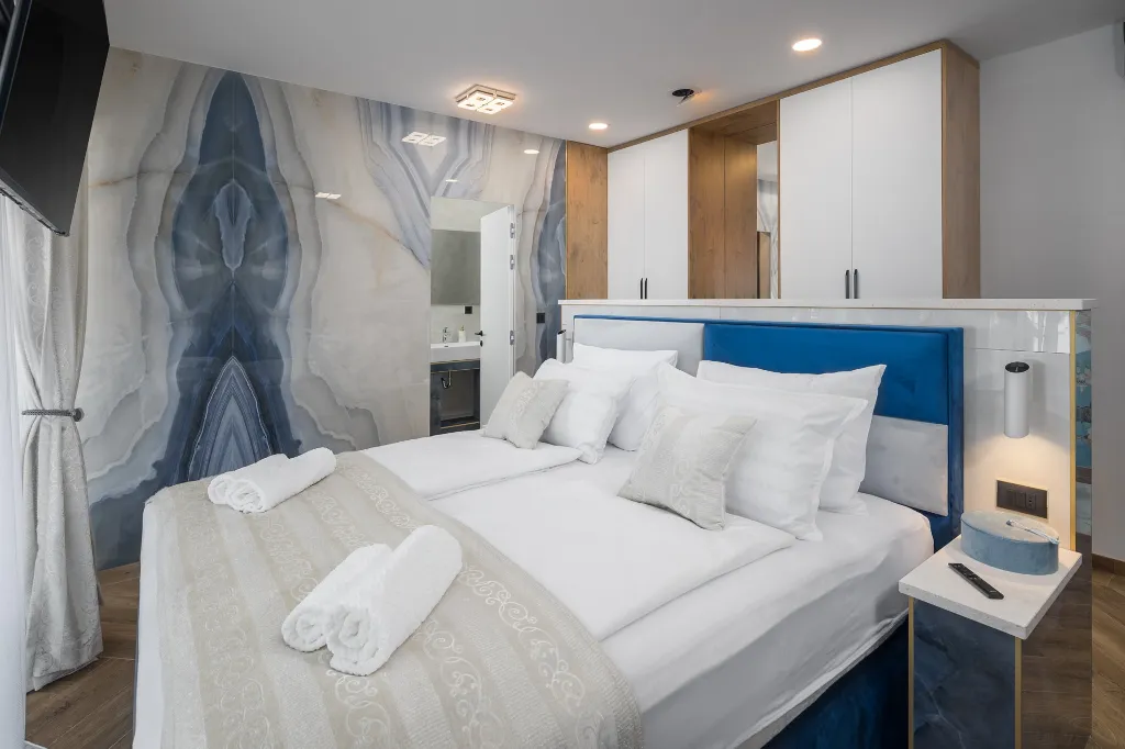 Modern 5-Bedroom Villa with Pool in Funtana