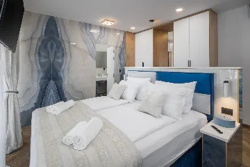 Modern 5-Bedroom Villa with Pool in Funtana