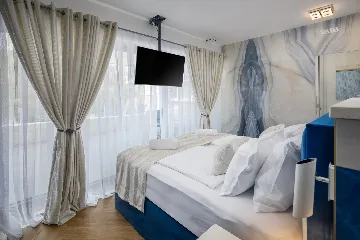 Modern 5-Bedroom Villa with Pool in Funtana