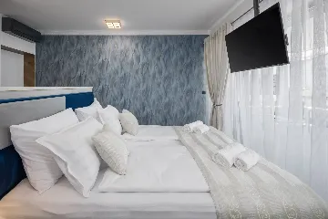 Modern 5-Bedroom Villa with Pool in Funtana