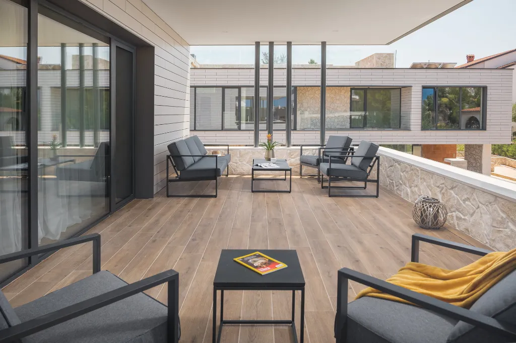 Modern 5-Bedroom Villa with Pool in Funtana