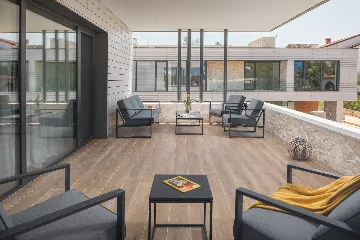 Modern 5-Bedroom Villa with Pool in Funtana