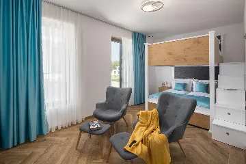 Modern 5-Bedroom Villa with Pool in Funtana