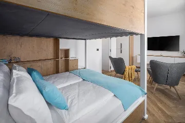 Modern 5-Bedroom Villa with Pool in Funtana