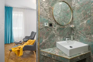 Modern 5-Bedroom Villa with Pool in Funtana