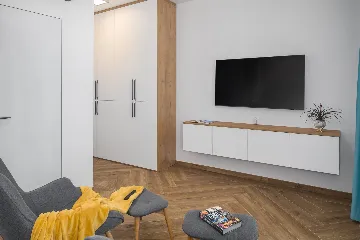 Modern 5-Bedroom Villa with Pool in Funtana